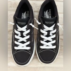 Skechers Arch Fit Memory Foam Slip on Sneakers - size 8.5 Wide - Black & White